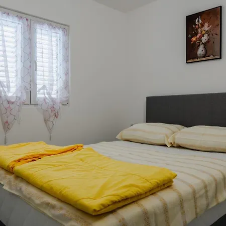 With Parking Space - 23251 ויר